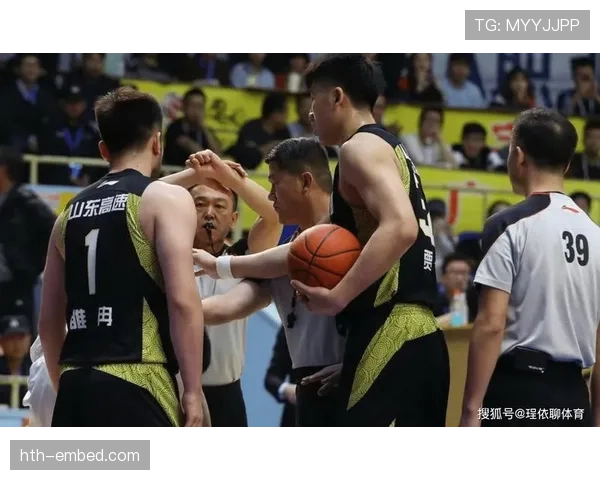 什么是篮球比赛中的“两次运球”违例判罚? 什么是篮球比赛中的“两次运球”违例判罚?