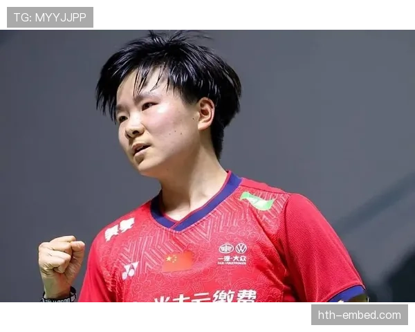 何冰娇训练完直接瘫在场边啃蛋白棒,这自律狠人连喘口气都在算卡路里? 何冰娇训练完直接瘫在场边啃蛋白棒,这自律狠人连喘口气都在算卡路里?